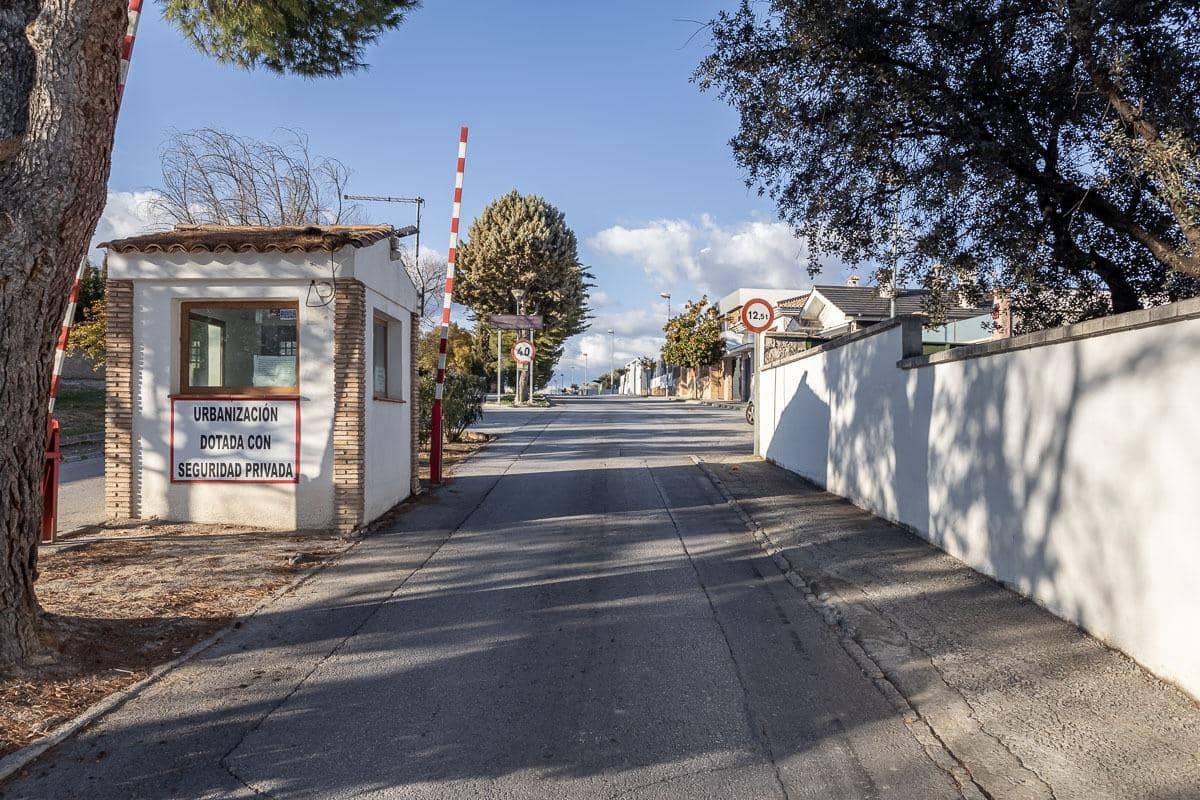 4 bedroom Villa for sale in Atarfe with pool garage - € 370,000 (Ref: 9282416)