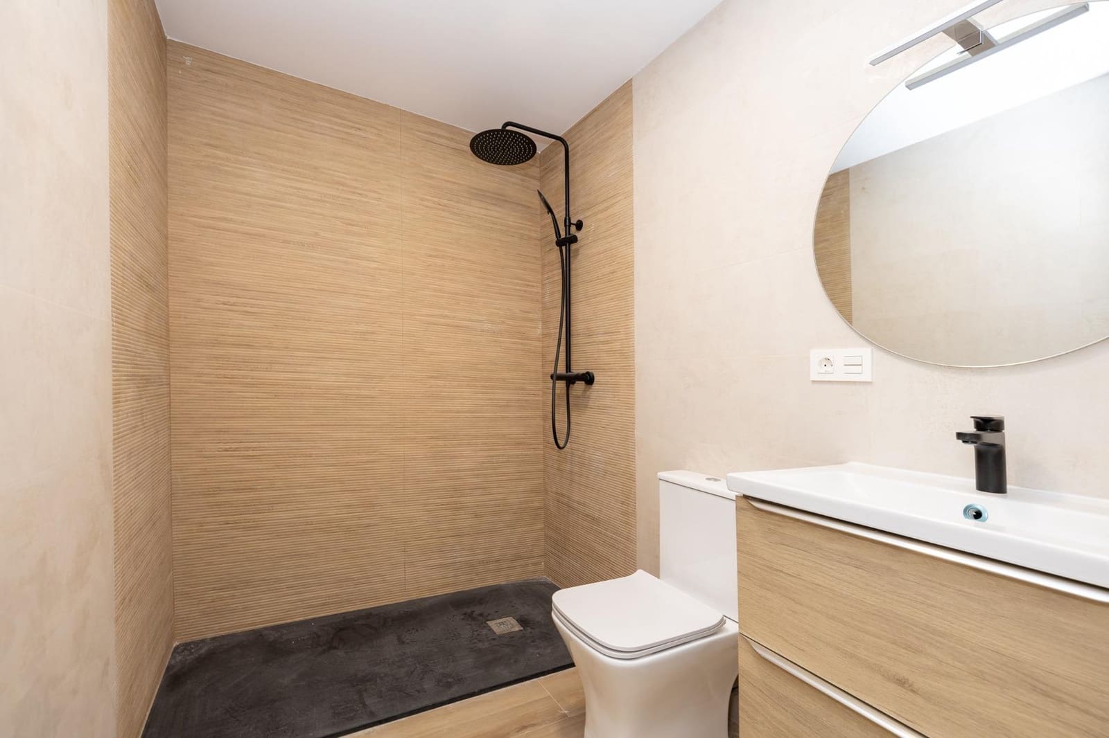 2 bedroom Flat for sale in Granada city - € 185,000 (Ref: 9301244)