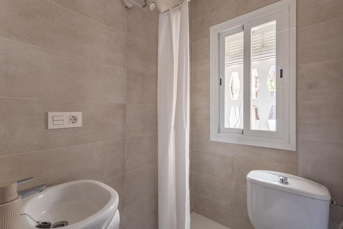 3 slaapkamer Villa te koop in La Zubia met zwembad garage - € 330.000 (Ref: 9303757)