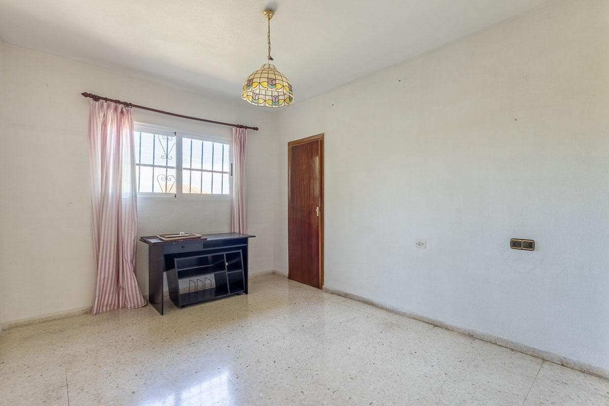 3 slaapkamer Villa te koop in La Zubia met zwembad garage - € 330.000 (Ref: 9303757)