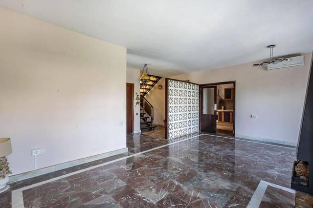 3 slaapkamer Villa te koop in La Zubia met zwembad garage - € 330.000 (Ref: 9303757)