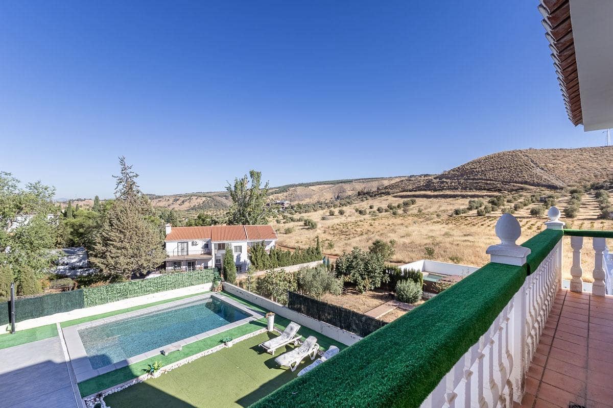 4 sovrum Villa till salu i Huetor Vega med pool - 445 000 € (Ref: 9303762)