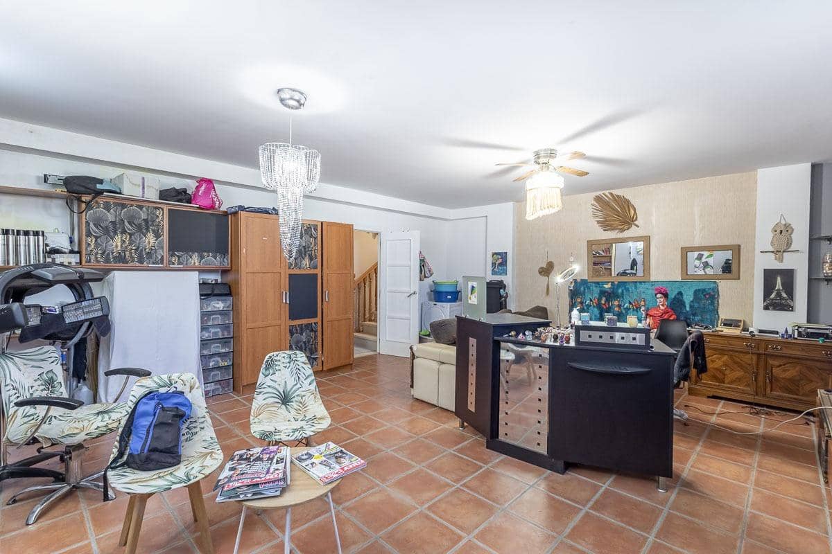 4 sovrum Villa till salu i Huetor Vega med pool - 445 000 € (Ref: 9303762)