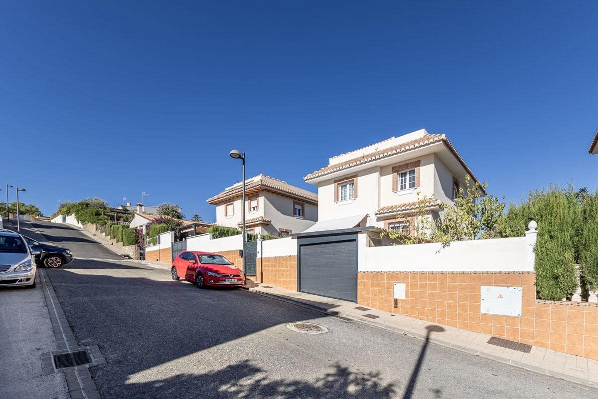 4 sovrum Villa till salu i Huetor Vega med pool - 445 000 € (Ref: 9303762)