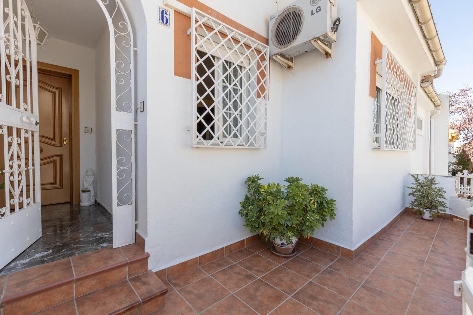 4 Zimmer Reihenhaus zu verkaufen in Huetor Vega mit Garage - 245.000 € (Ref: 9312777)