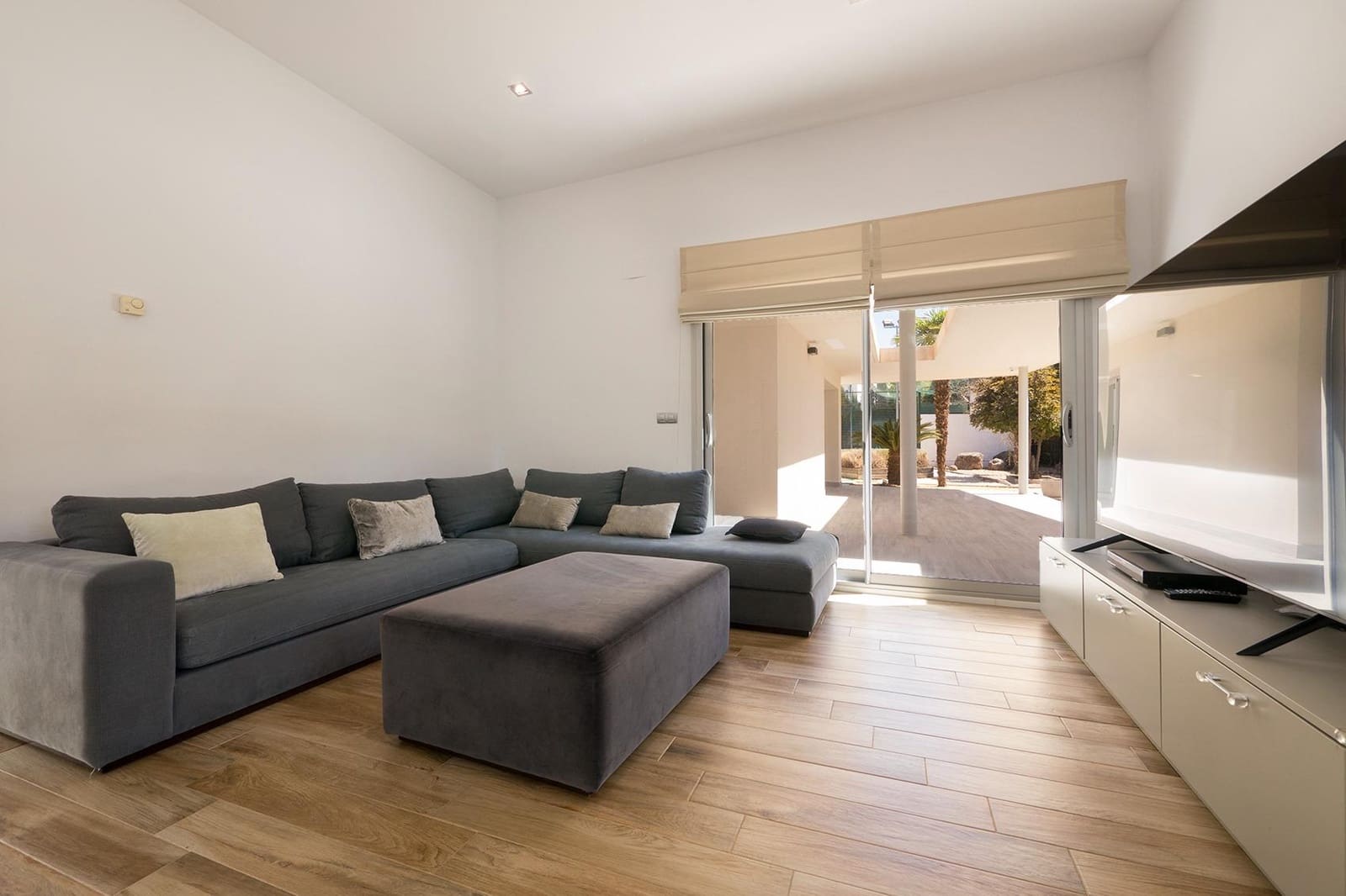 5 soverom Villa til salgs i Otura med svømmebasseng garasje - € 795 000 (Ref: 9318051)