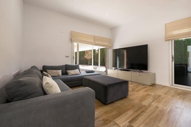 5 soverom Villa til salgs i Otura med svømmebasseng garasje - € 795 000 (Ref: 9318051)