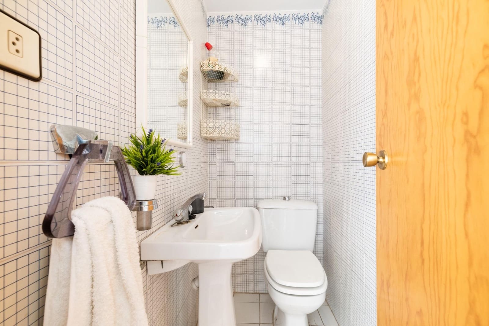 4 sypialnia Willa na sprzedaż w Peligros z basenem garażem - 249 900 € (Ref: 9321818)