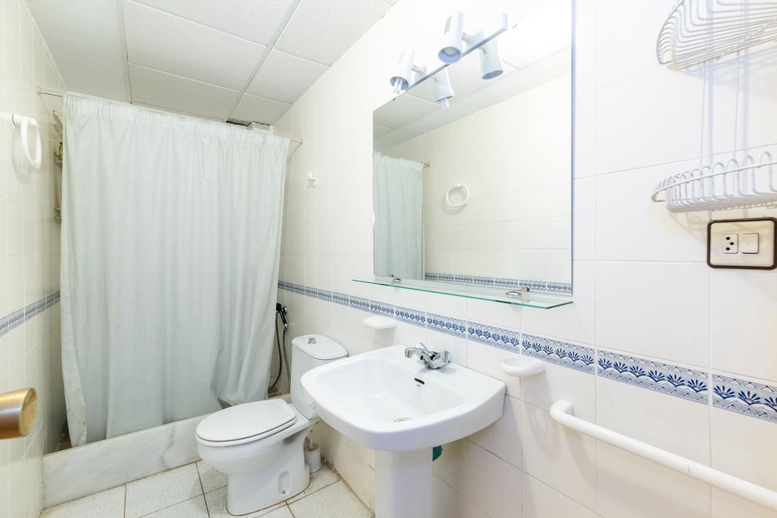 4 sypialnia Willa na sprzedaż w Peligros z basenem garażem - 249 900 € (Ref: 9321818)