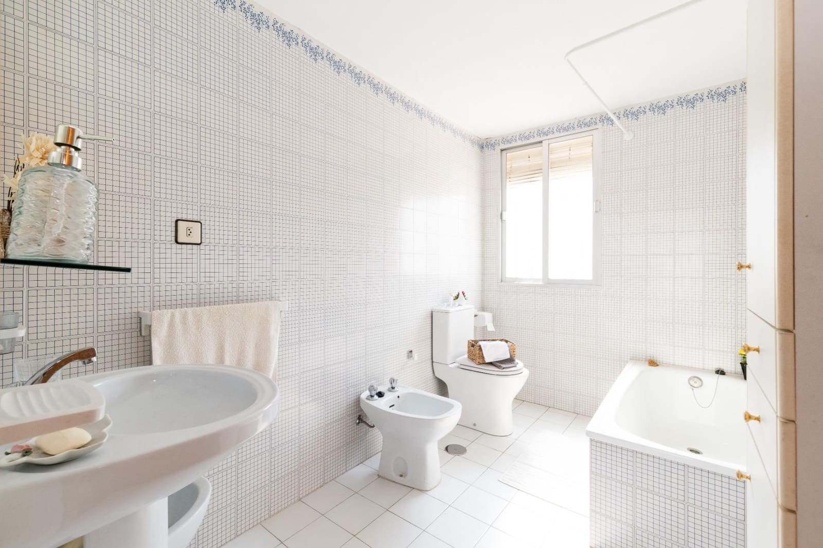 4 sypialnia Willa na sprzedaż w Peligros z basenem garażem - 249 900 € (Ref: 9321818)