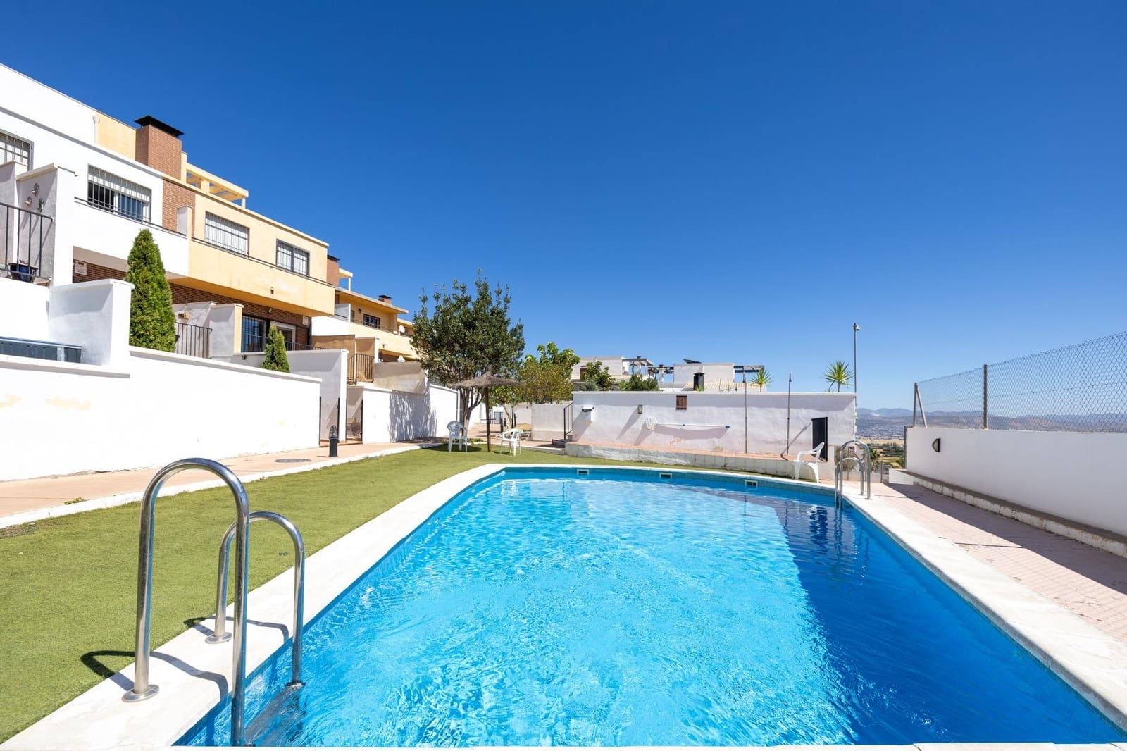 3 camera da letto Villetta a Schiera in vendita in Las Gabias con piscina garage - 260.000 € (Rif: 9326667)