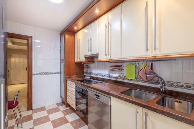 4 slaapkamer Rijtjeshuis te koop in Granada stad met garage - € 335.000 (Ref: 9335275)