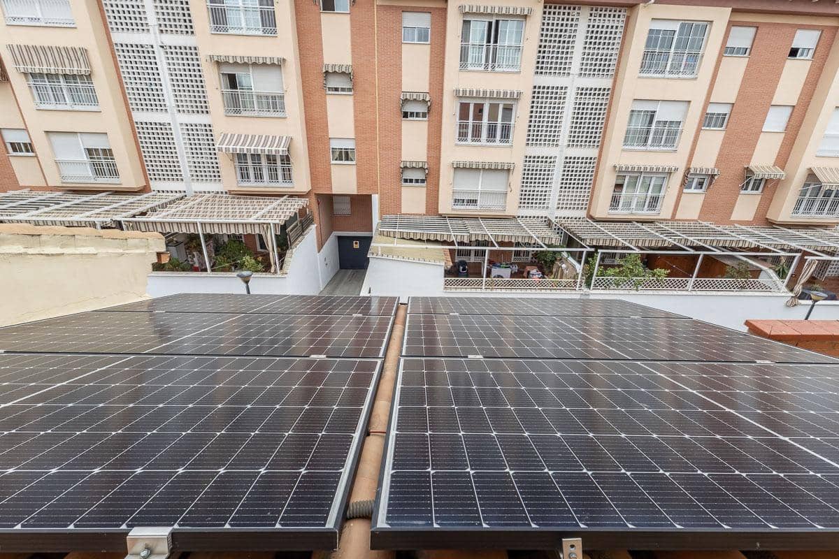 4 slaapkamer Rijtjeshuis te koop in Granada stad met garage - € 335.000 (Ref: 9335275)