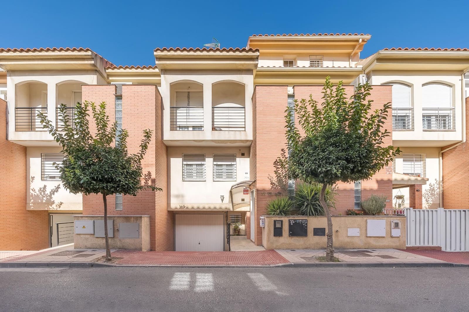 4 sovrum Radhus till salu i Armilla med garage - 349 500 € (Ref: 9341110)