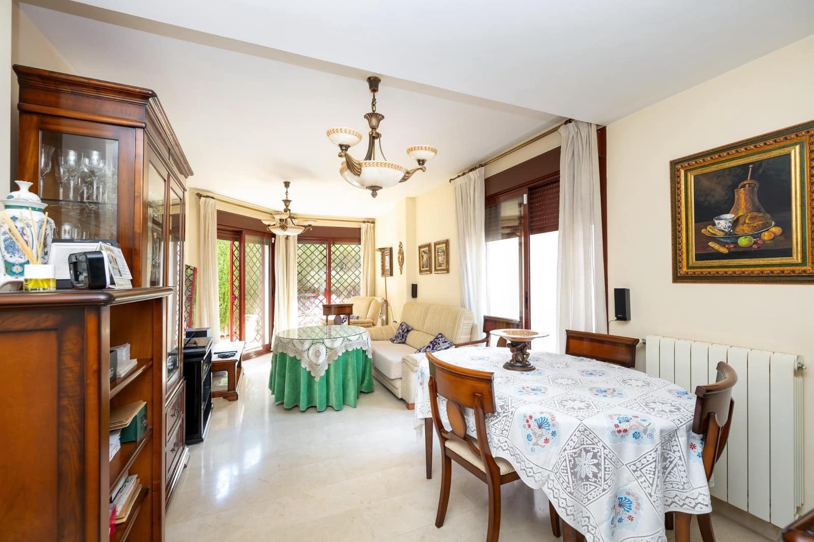 4 sypialnia Willa na sprzedaż w Miasto Grenada z basenem garażem - 450 000 € (Ref: 9345003)