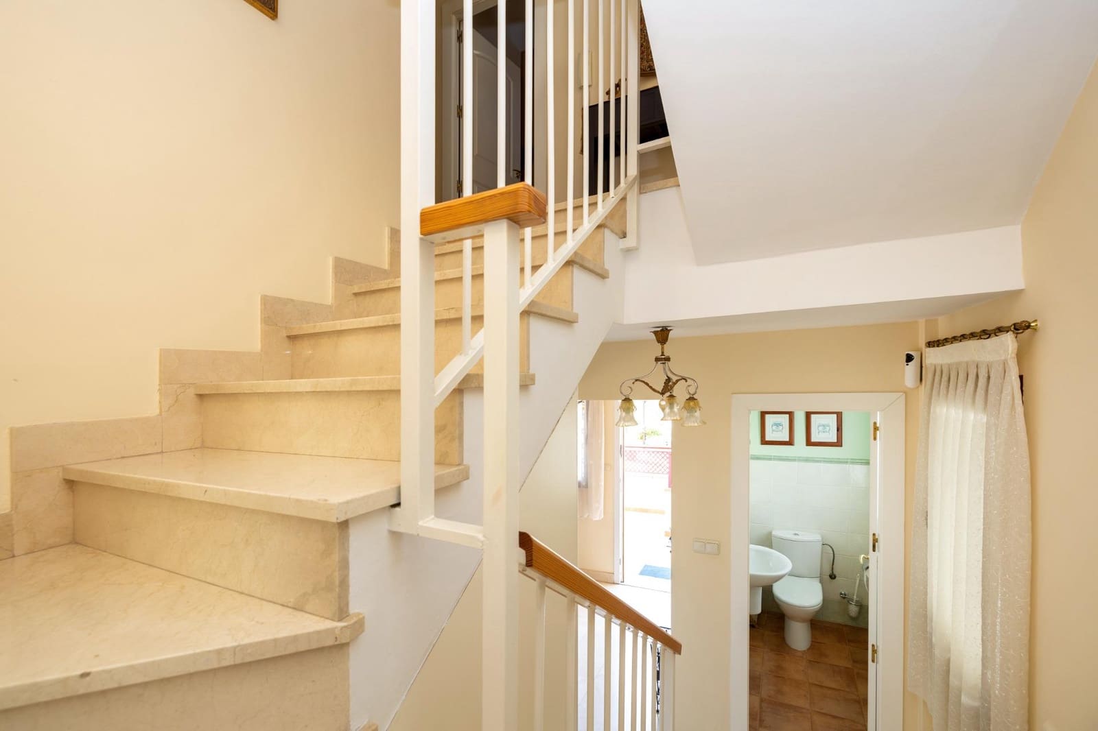 4 sypialnia Willa na sprzedaż w Miasto Grenada z basenem garażem - 450 000 € (Ref: 9345003)