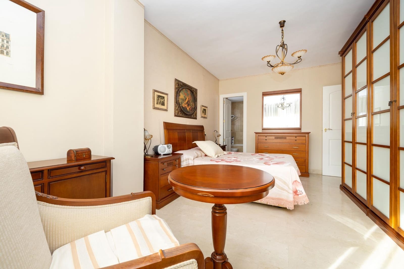 4 sypialnia Willa na sprzedaż w Miasto Grenada z basenem garażem - 450 000 € (Ref: 9345003)