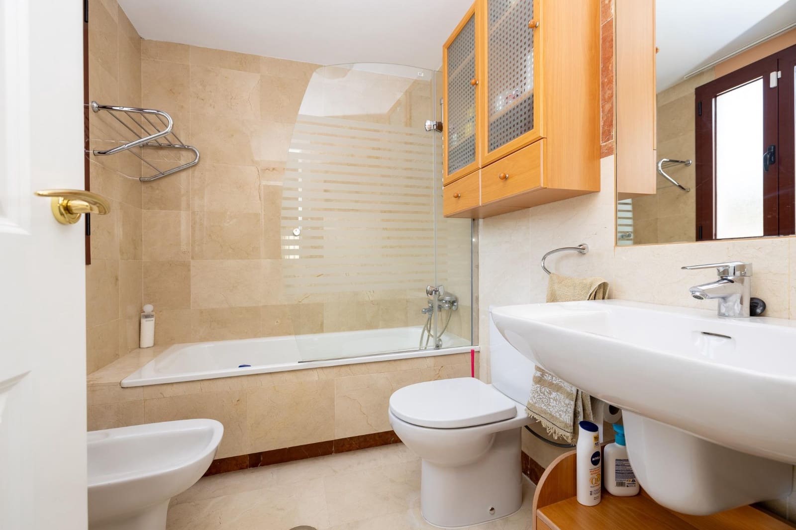 4 sypialnia Willa na sprzedaż w Miasto Grenada z basenem garażem - 450 000 € (Ref: 9345003)