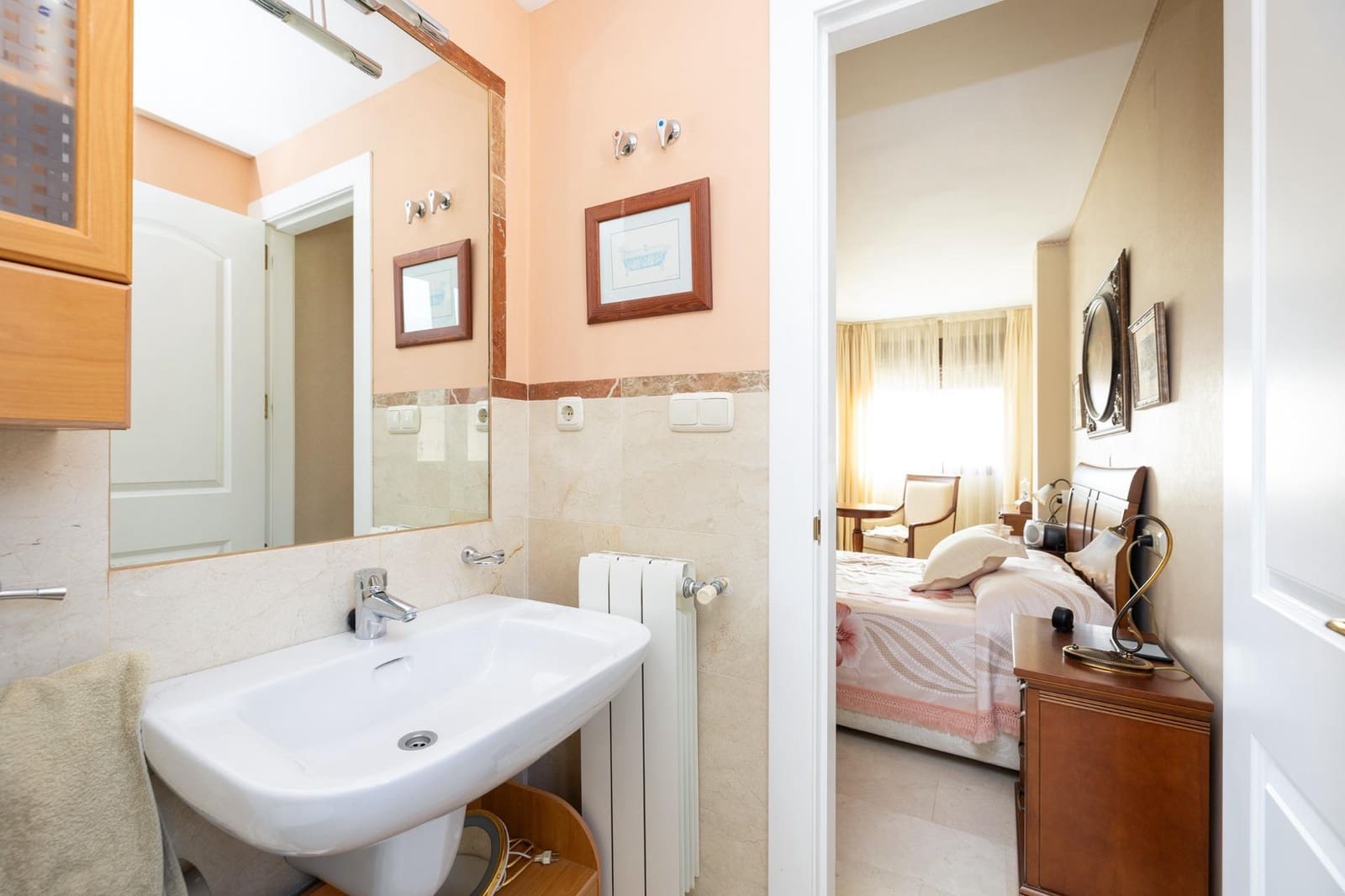 4 sypialnia Willa na sprzedaż w Miasto Grenada z basenem garażem - 450 000 € (Ref: 9345003)