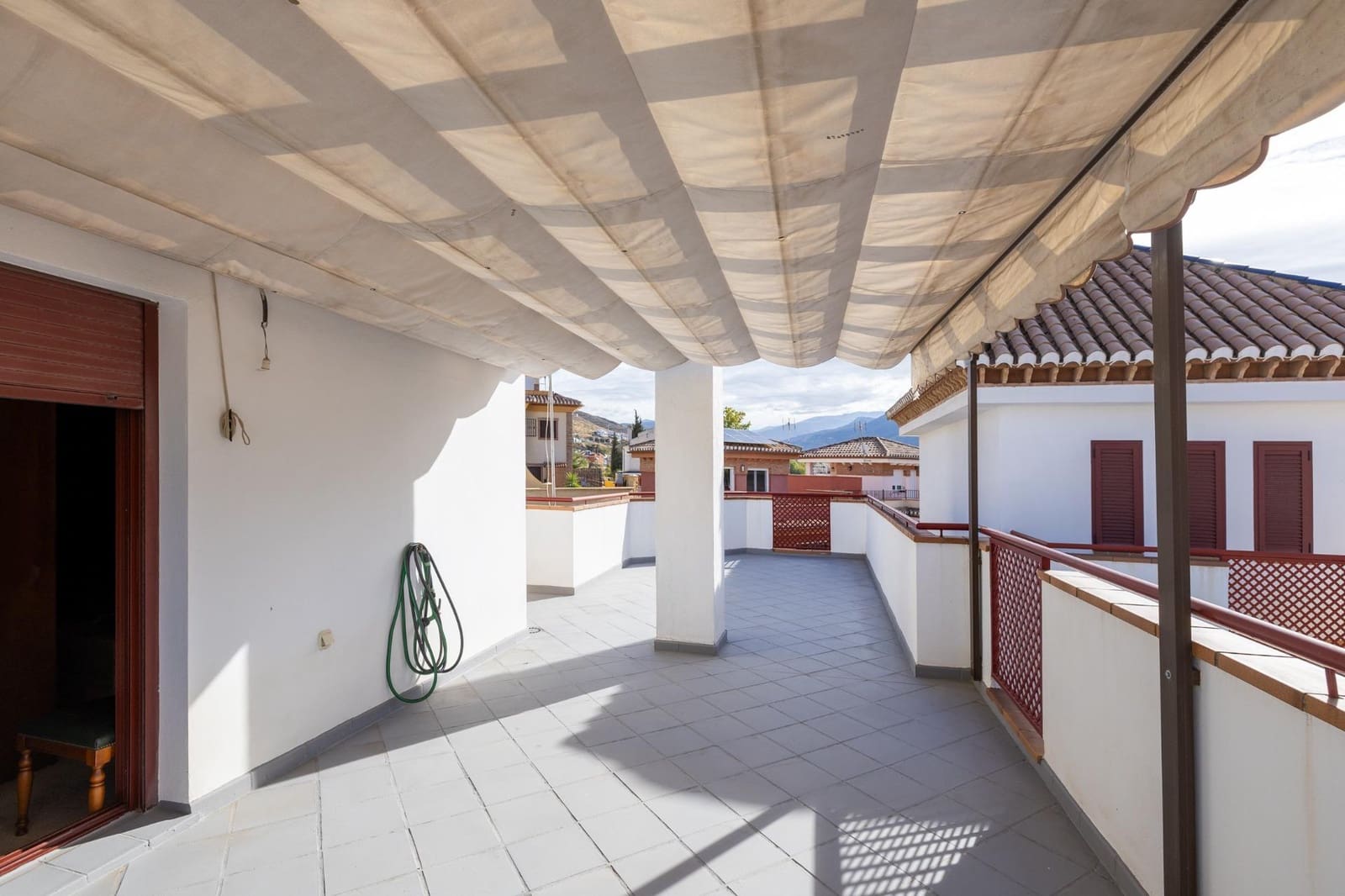 4 sypialnia Willa na sprzedaż w Miasto Grenada z basenem garażem - 450 000 € (Ref: 9345003)