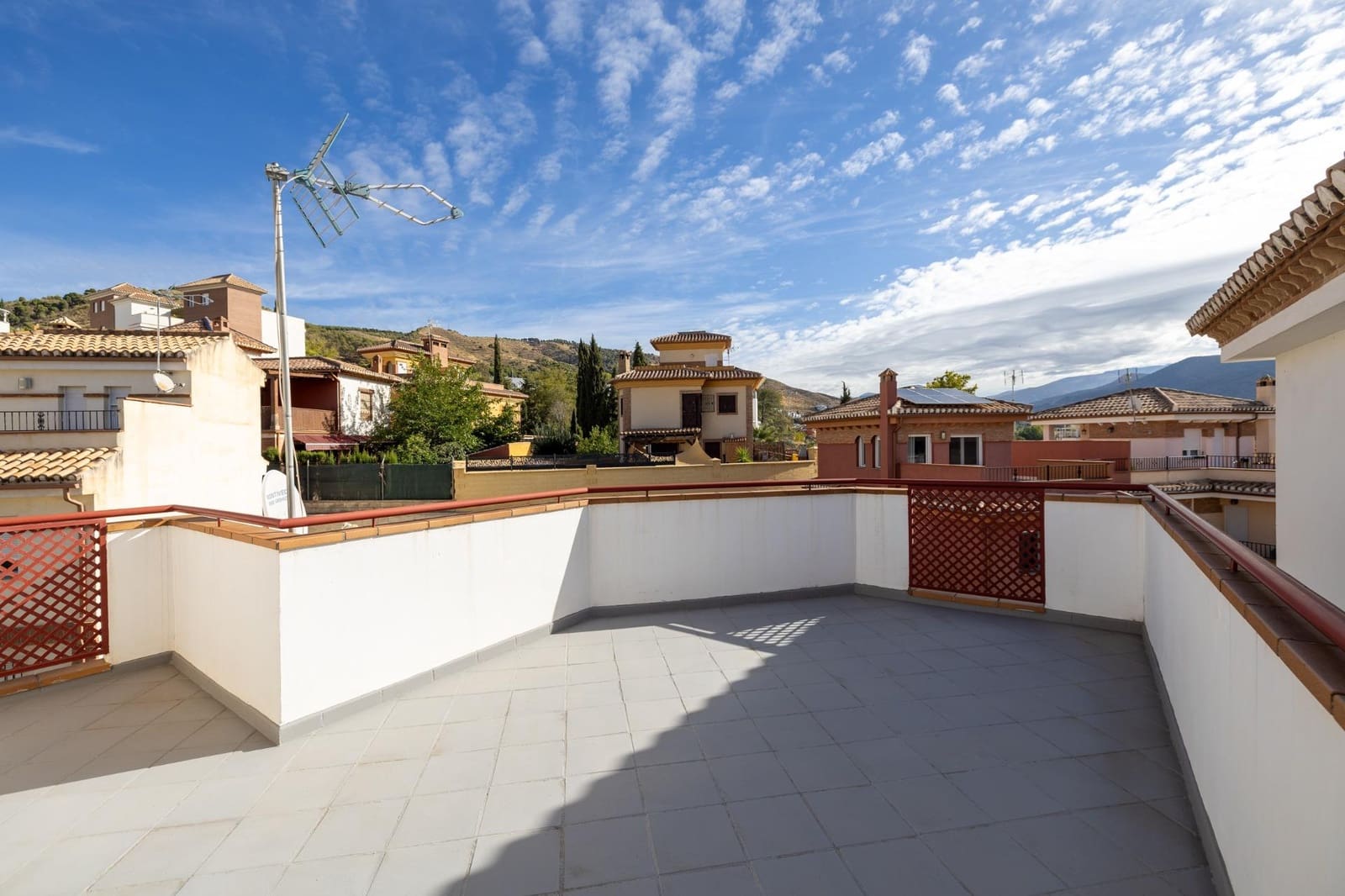 4 sypialnia Willa na sprzedaż w Miasto Grenada z basenem garażem - 450 000 € (Ref: 9345003)