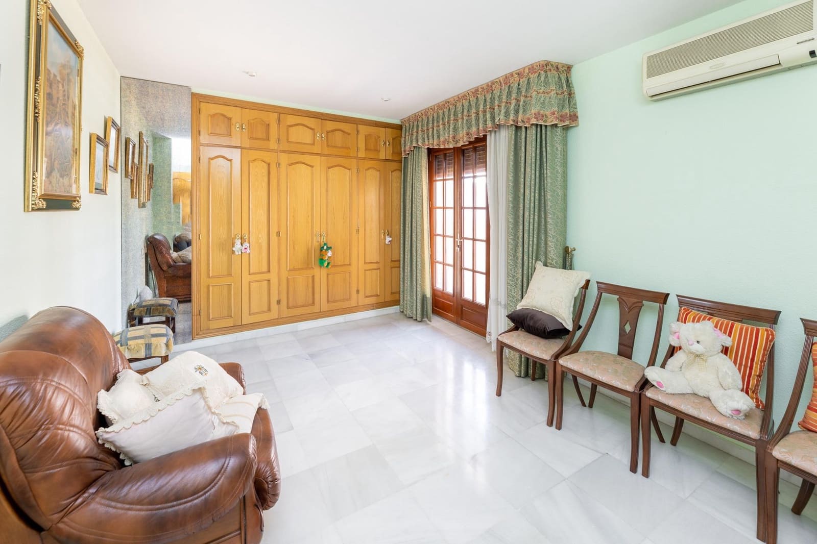 7 bedroom Villa for sale in Maracena with garage - € 490,000 (Ref: 9345005)