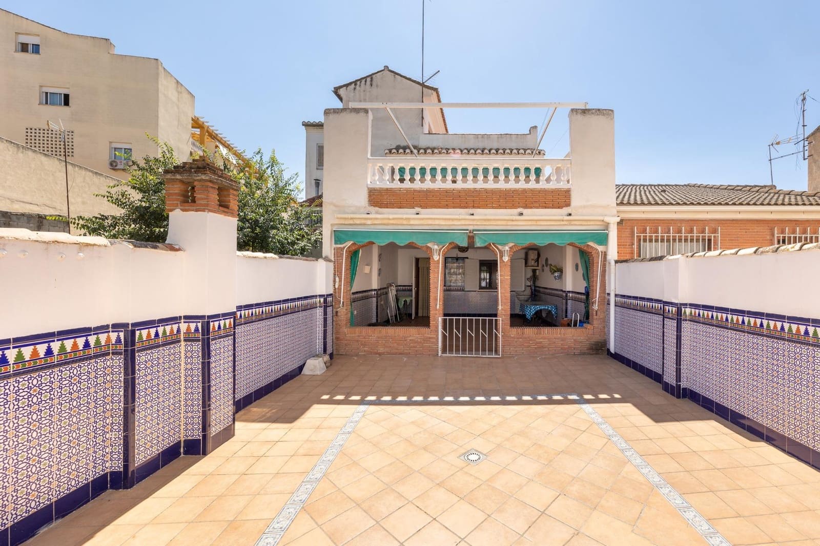 7 bedroom Villa for sale in Maracena with garage - € 490,000 (Ref: 9345005)