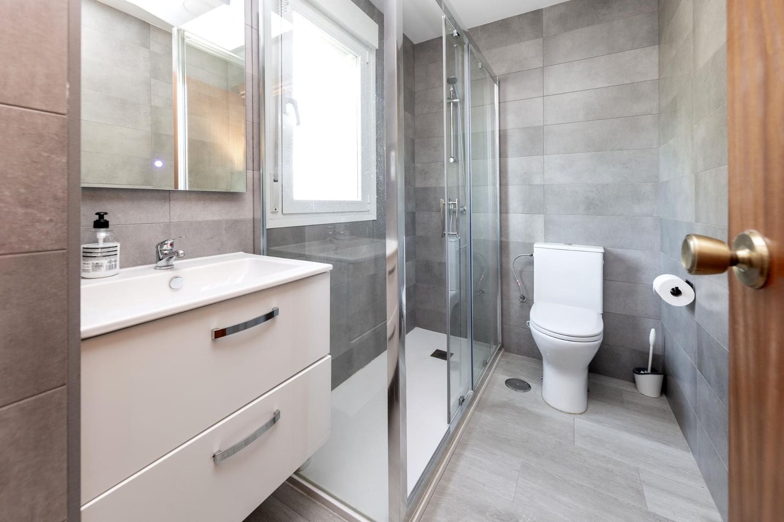 4 soveværelse Villa til salg i Dilar med swimmingpool garage - € 325.000 (Ref: 9347176)