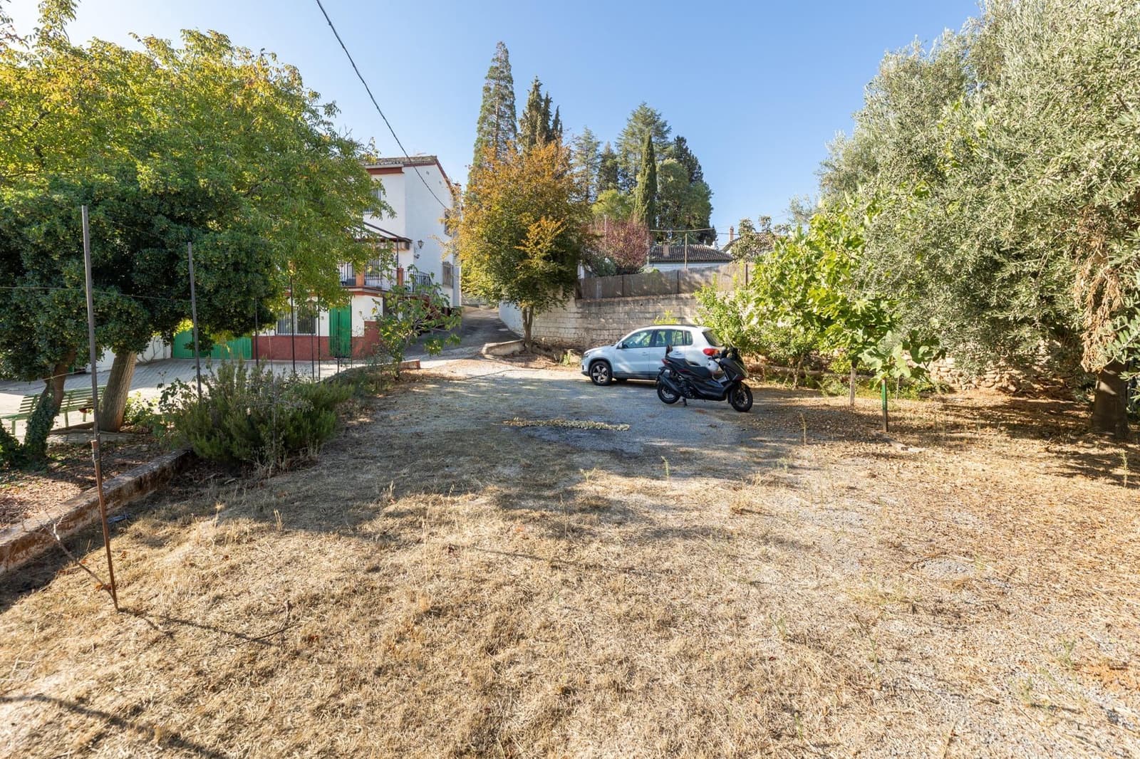 4 soveværelse Villa til salg i Dilar med swimmingpool garage - € 325.000 (Ref: 9347176)