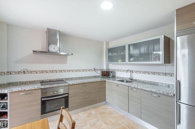 4 Zimmer Villa zu verkaufen in Atarfe mit Pool Garage - 329.000 € (Ref: 9347183)