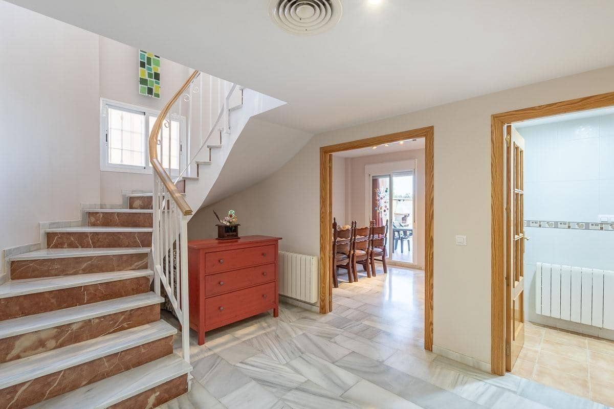 4 soveværelse Villa til salg i Atarfe med swimmingpool garage - € 329.000 (Ref: 9347183)