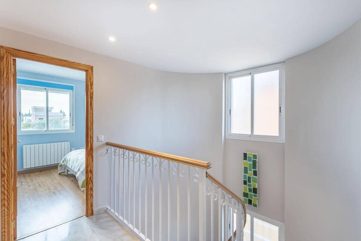 4 soveværelse Villa til salg i Atarfe med swimmingpool garage - € 329.000 (Ref: 9347183)