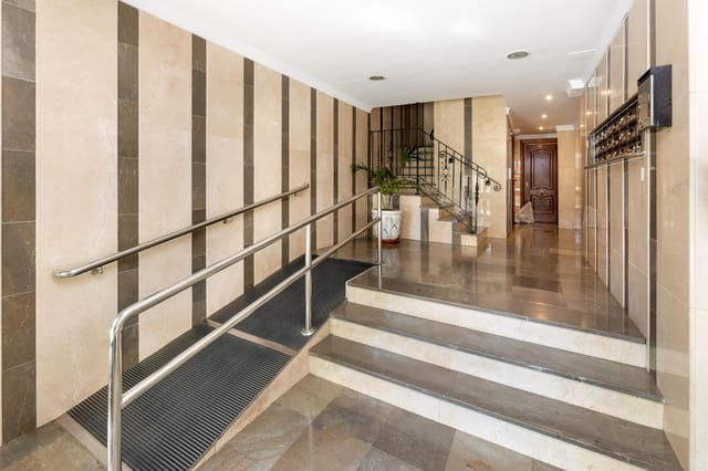 3 soveværelse Lejlighed til salg i Granada by - € 190.000 (Ref: 9349437)