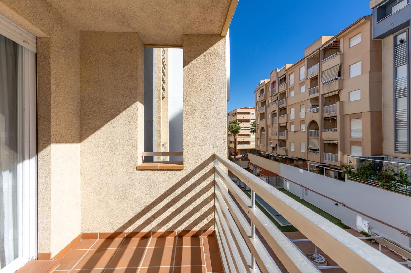 2 bedroom Flat for sale in Almunecar with pool - € 265,000 (Ref: 9353545)