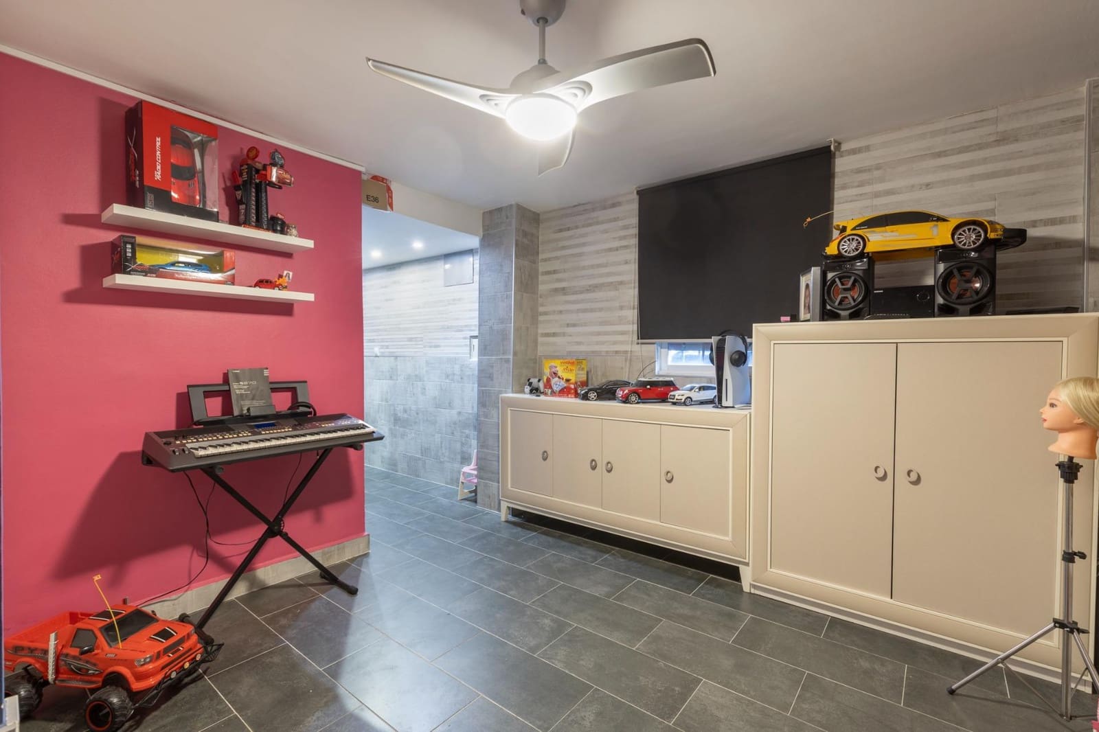 4 bedroom Semi-detached Villa for sale in Las Gabias with pool garage - € 290,000 (Ref: 9353546)