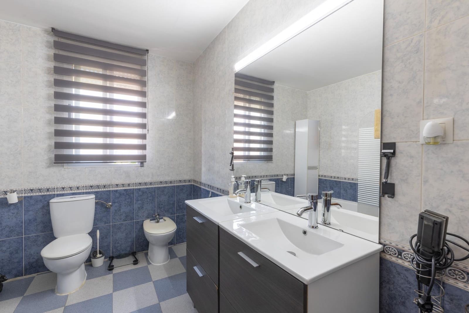 4 bedroom Semi-detached Villa for sale in Las Gabias with pool garage - € 290,000 (Ref: 9353546)