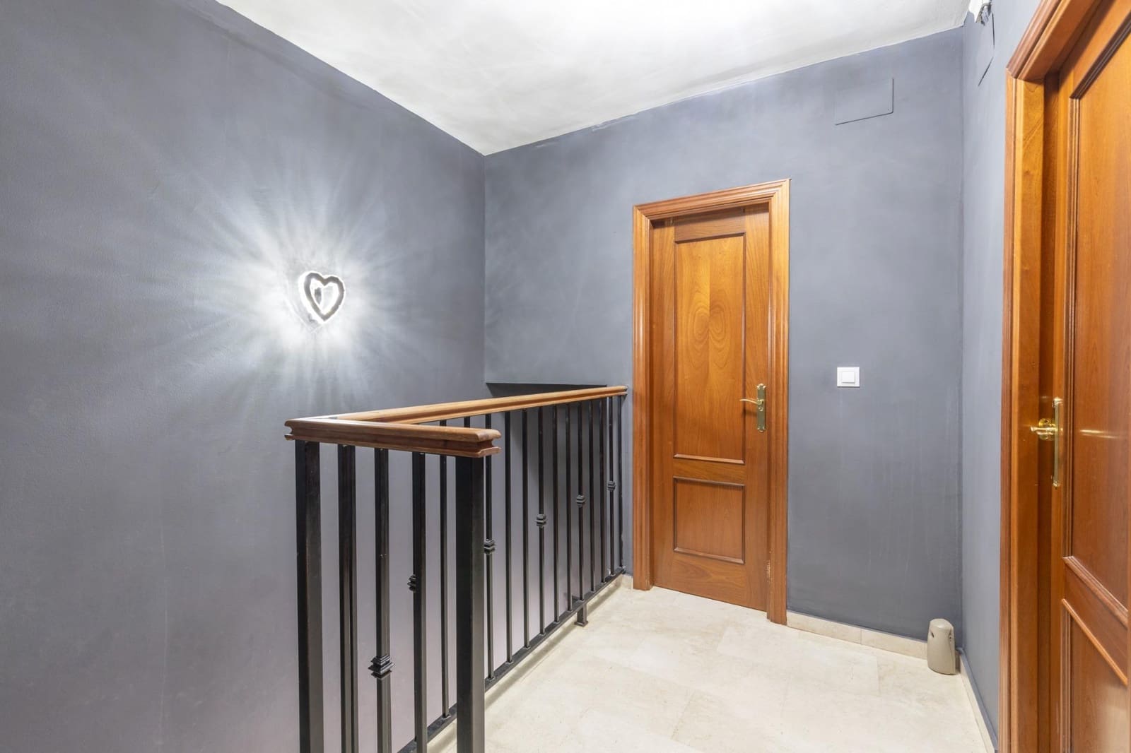 4 bedroom Semi-detached Villa for sale in Las Gabias with pool garage - € 290,000 (Ref: 9353546)