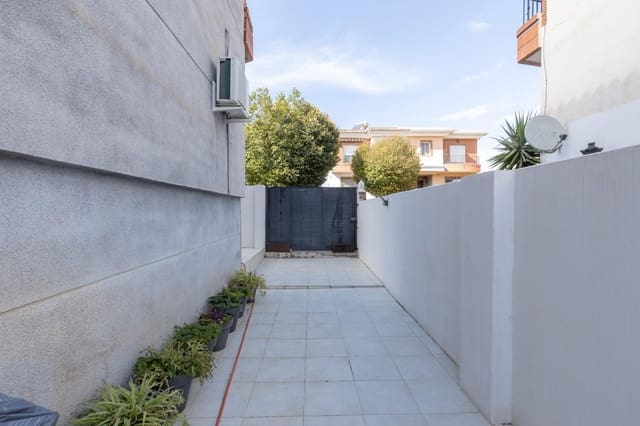 4 bedroom Semi-detached Villa for sale in Las Gabias with pool garage - € 290,000 (Ref: 9353546)