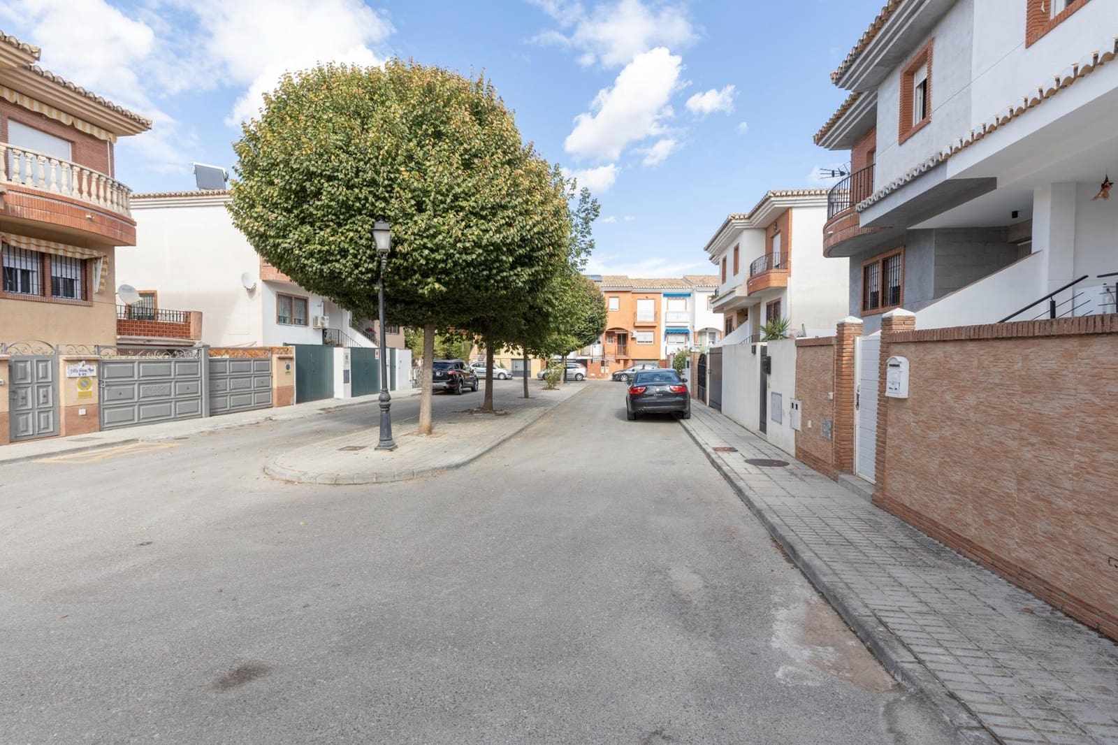 4 bedroom Semi-detached Villa for sale in Las Gabias with pool garage - € 290,000 (Ref: 9353546)