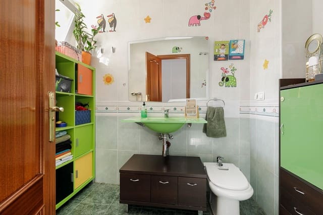 4 makuuhuone Kattohuoneisto myytävänä paikassa Armilla mukana 
autotalli - 349 900 € (Ref: 9356117)