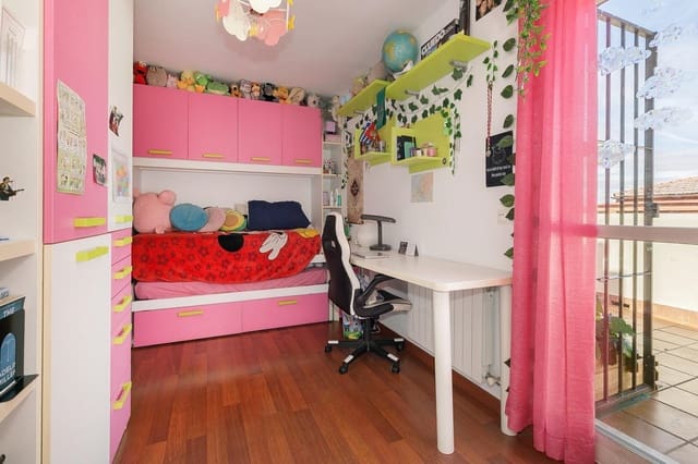 4 makuuhuone Kattohuoneisto myytävänä paikassa Armilla mukana 
autotalli - 349 900 € (Ref: 9356117)