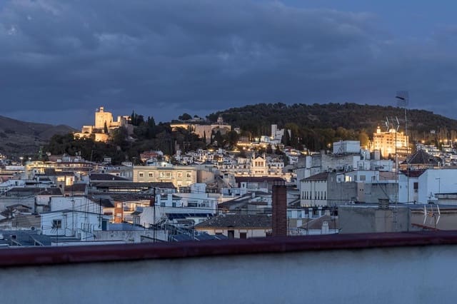 11 bedroom Apartment for sale in Centro, Granada city - € 1,069,000 (Ref: 9356118)