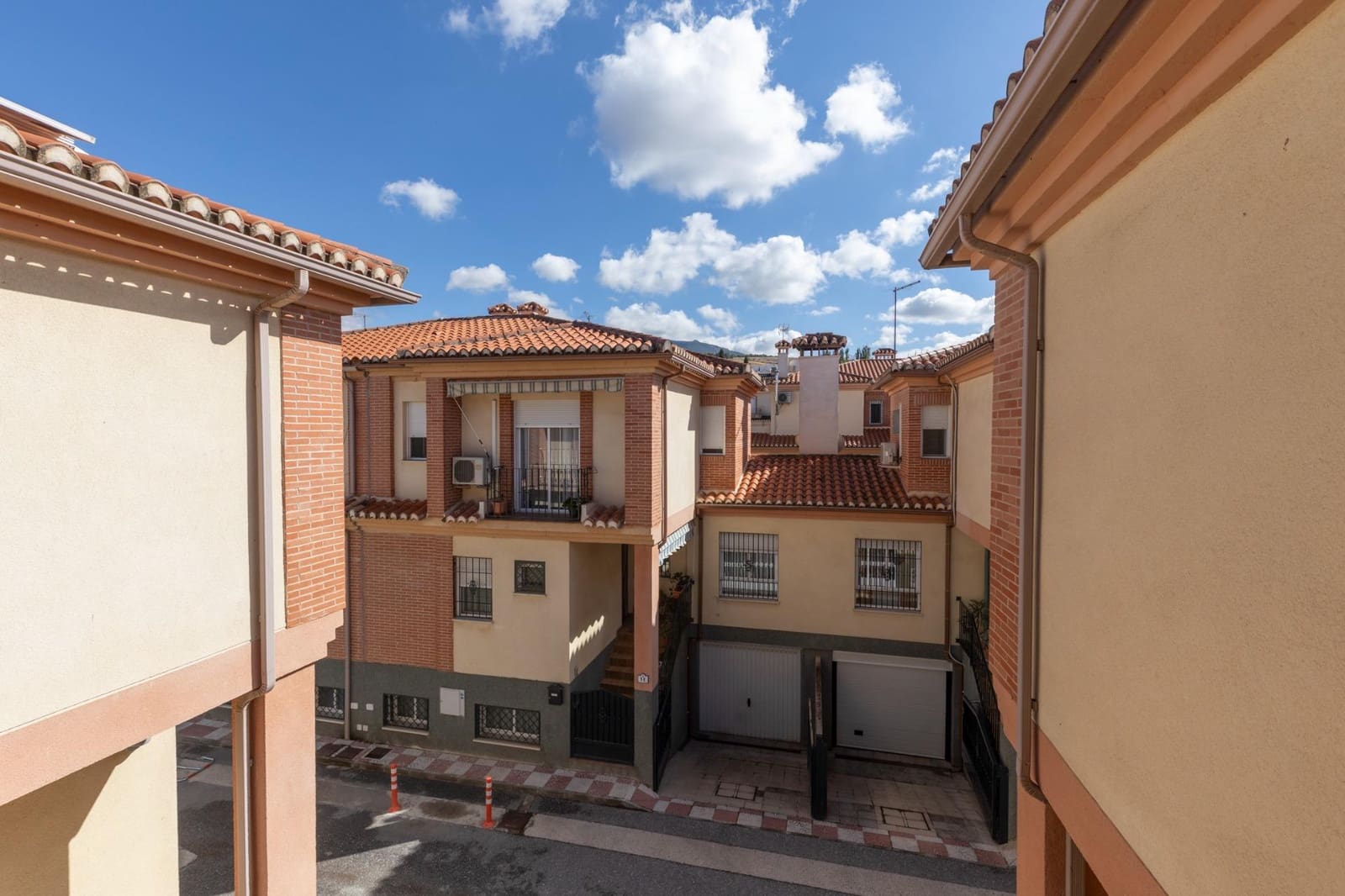 4 camera da letto Villetta a Schiera in vendita in Cajar con garage - 340.000 € (Rif: 9359481)