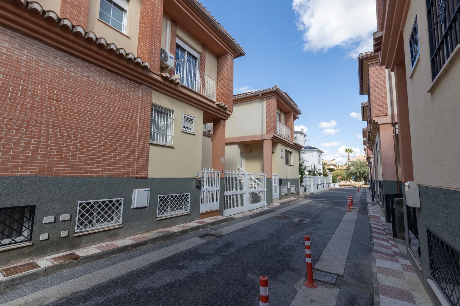 4 camera da letto Villetta a Schiera in vendita in Cajar con garage - 340.000 € (Rif: 9359481)