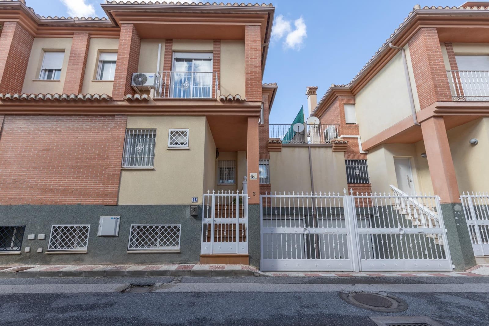 4 camera da letto Villetta a Schiera in vendita in Cajar con garage - 340.000 € (Rif: 9359481)