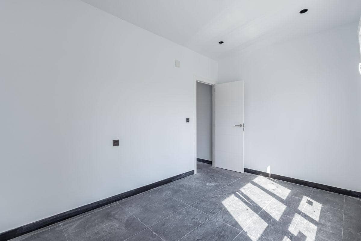 Lejlighed til salg i Churriana de la Vega - € 398.000 (Ref: 9360401)