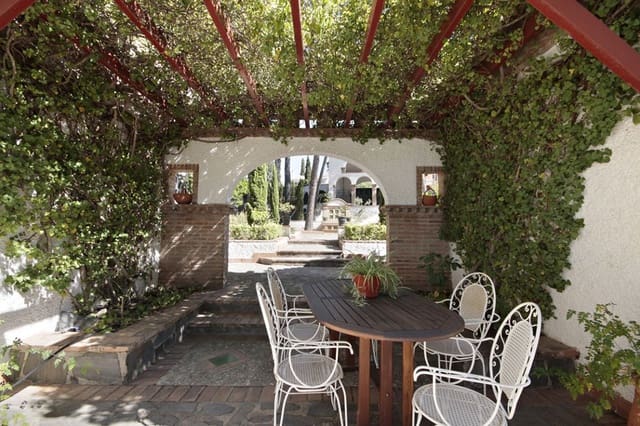 5 chambre Villa/Maison à vendre à Albolote avec piscine garage - 550 000 € (Ref: 9362555)