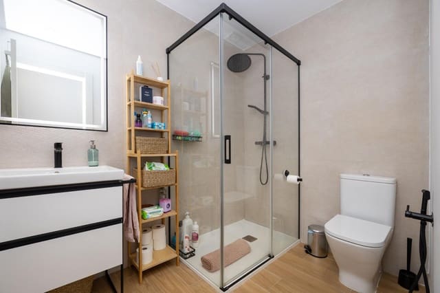 3 bedroom Flat for sale in Carretera de la Sierra, Granada city - € 290,000 (Ref: 9362556)