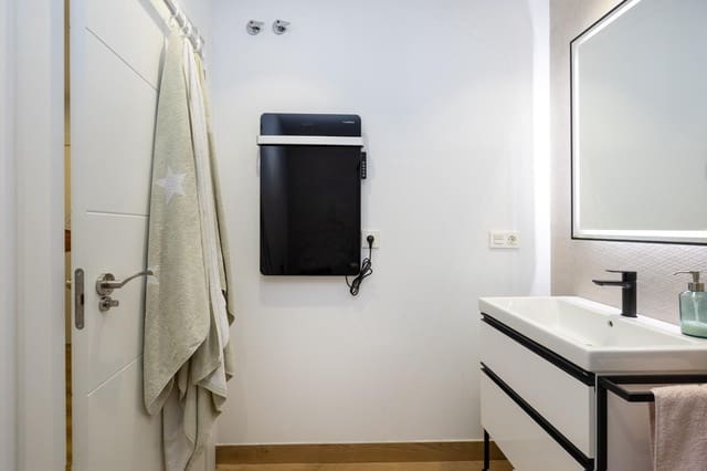 3 bedroom Flat for sale in Carretera de la Sierra, Granada city - € 290,000 (Ref: 9362556)