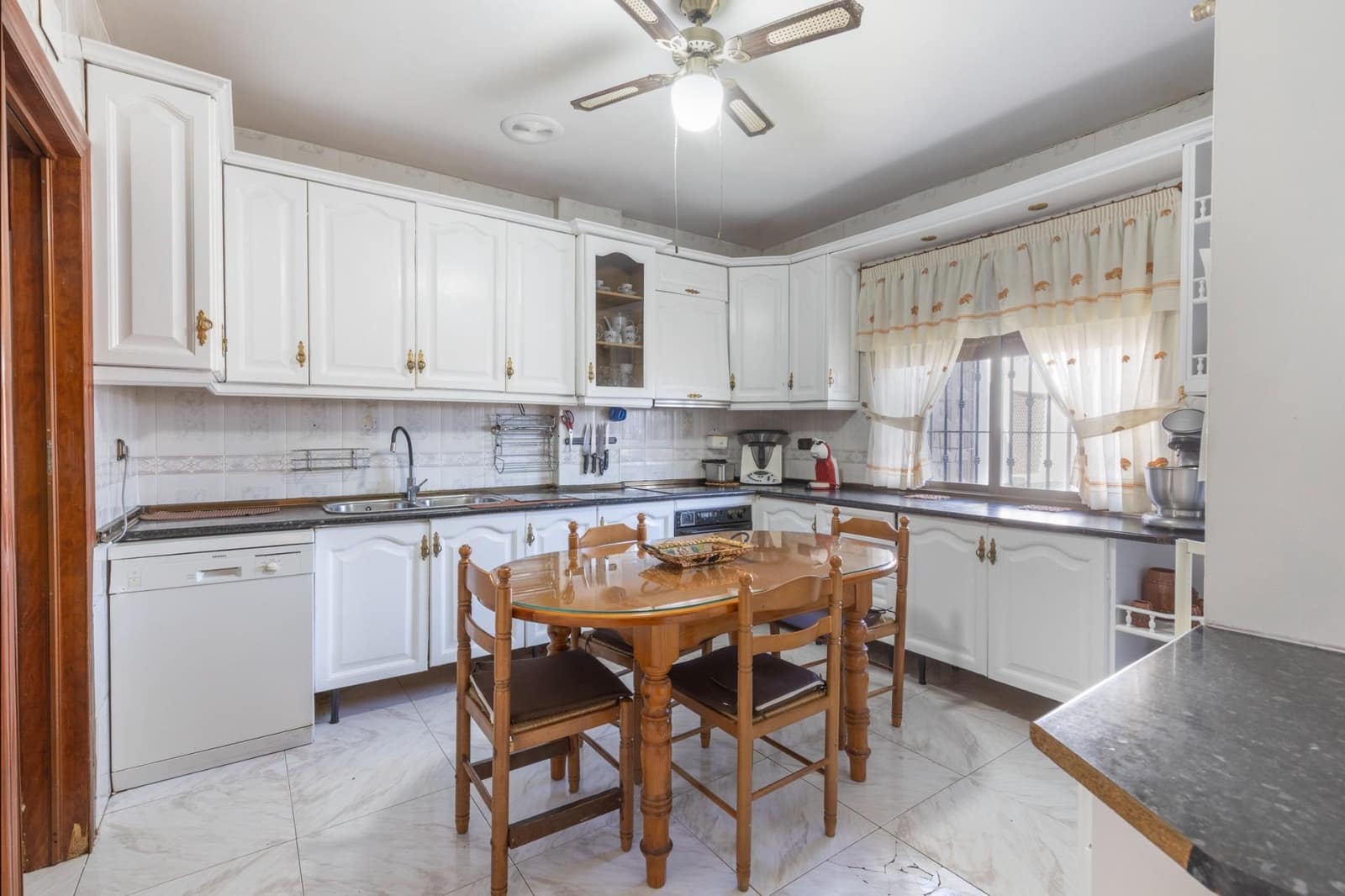 4 soveværelse Finca/Landehus til salg i Santa Fe med garage - € 194.900 (Ref: 9362560)